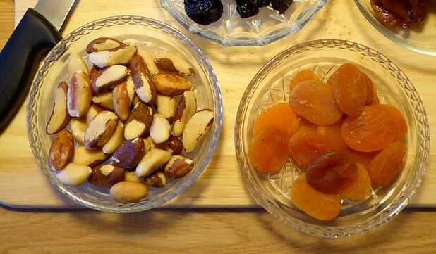 Nuts with dried apricots are a storehouse of vitamins for men's sexual health